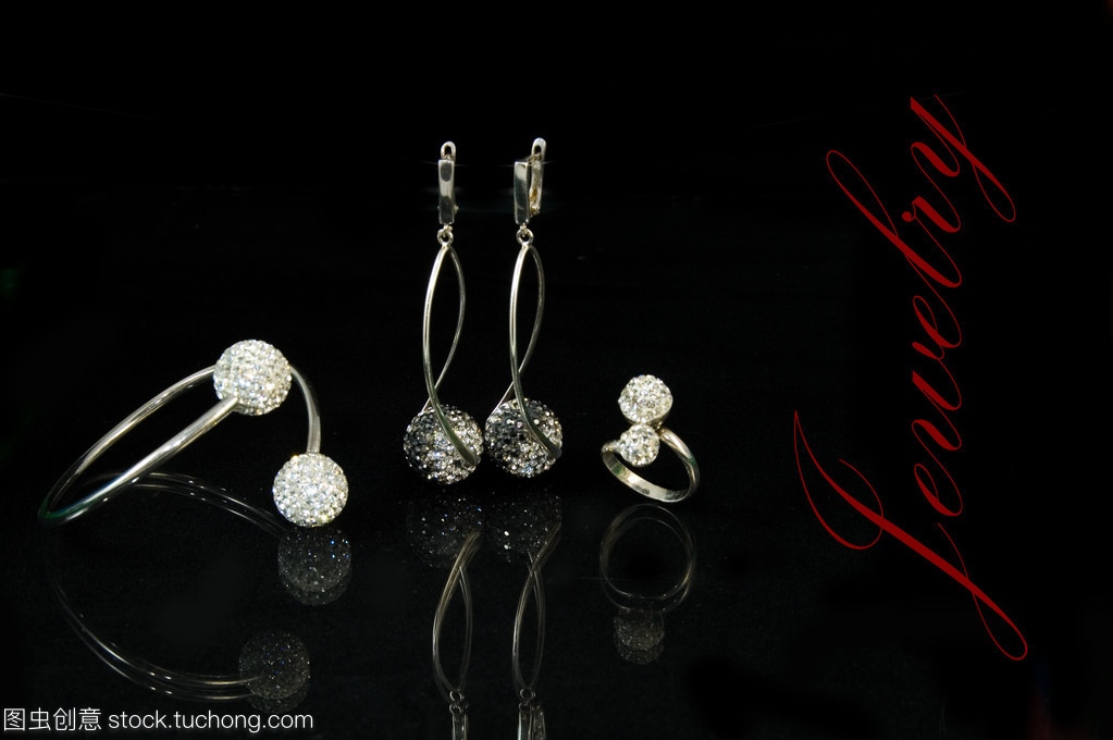 智能科技與珠寶首飾 當(dāng)璀璨遇見(jiàn)智慧